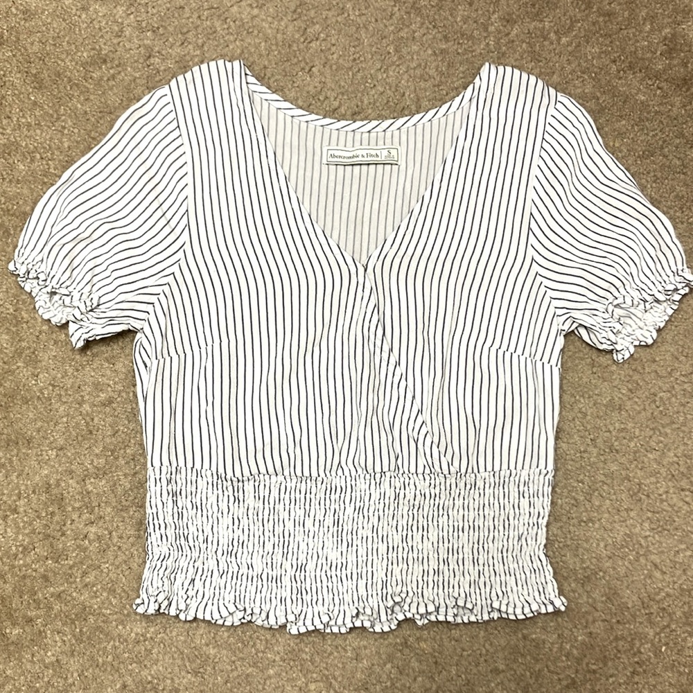 Abercrombie & Fitch top size Small.